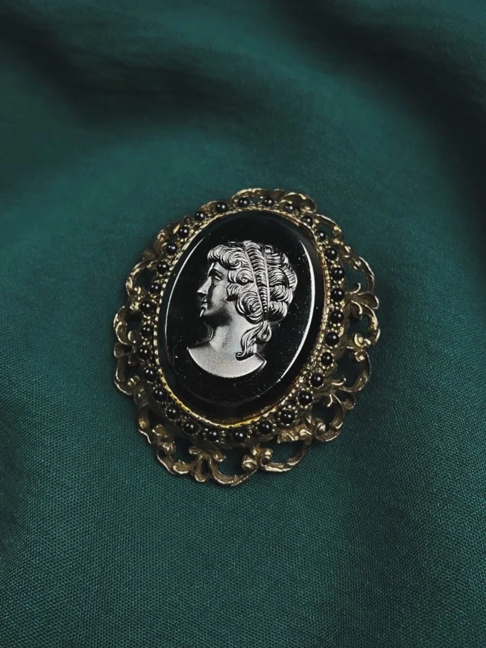 Vintage Oversized Victorian Gothic Style Black Cameo Art Nouveau Pendant Brooch